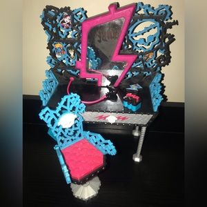Monster High Frankie Vanty Playset